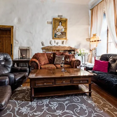 Historical Two-bedroom With Sauna, Jacuzzi And Fireplace * Tallinn