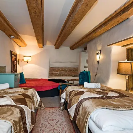 Historical Two-bedroom With Sauna, Jacuzzi And Fireplace *
