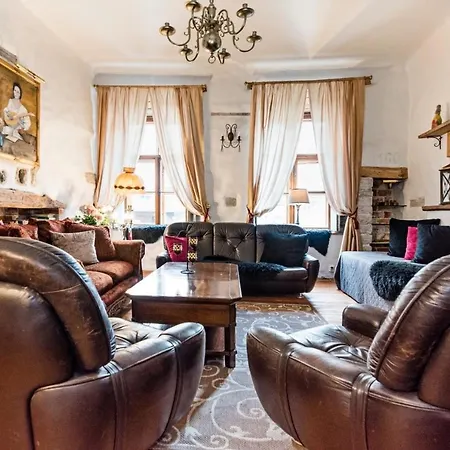 Historical Two-bedroom With Sauna, Jacuzzi And Fireplace *